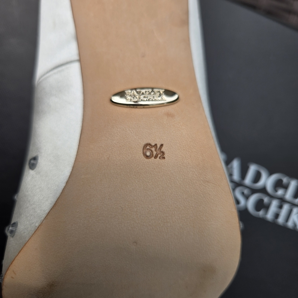 Badgley Mischka Halo White Flower Crystal Embellished Pointed Toe Heels NEW - Picture 8 of 14